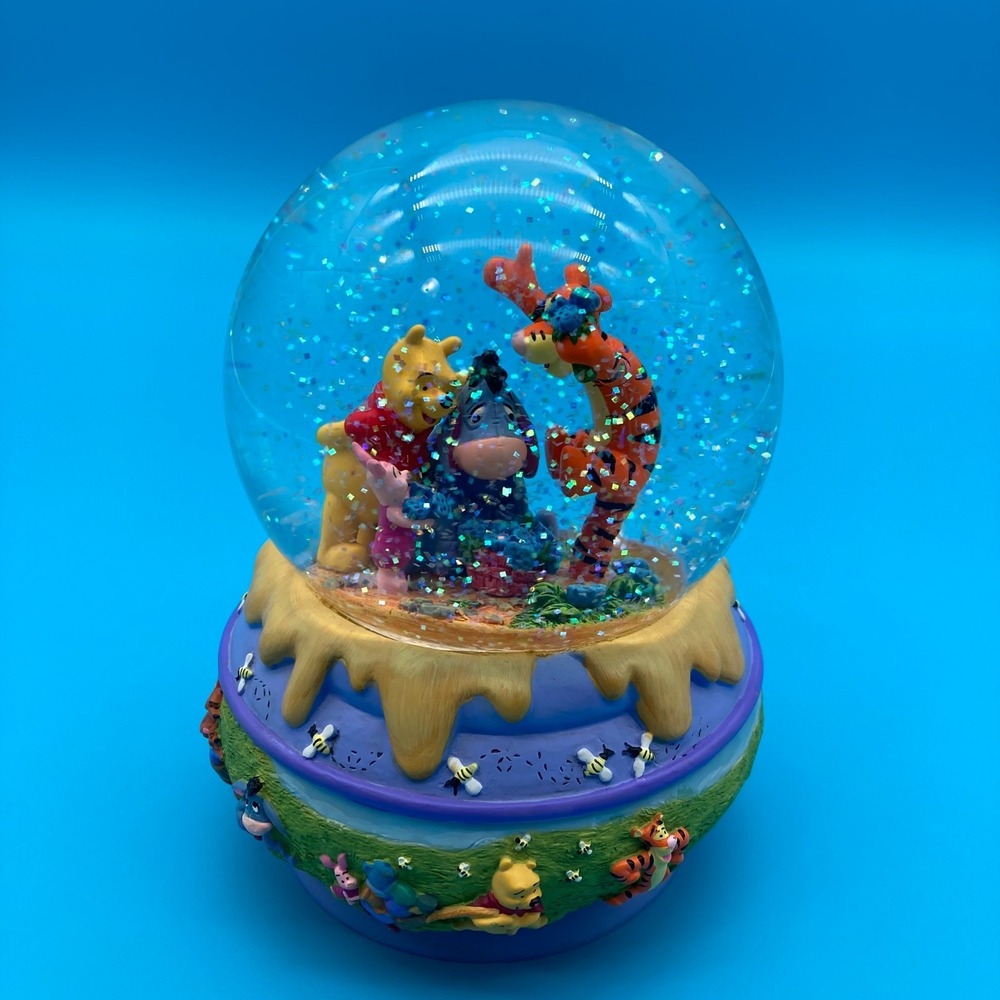 Disney Winnie the Pooh Piglet Tigger Eeyore Honey Pot Snowglobe Hallmark